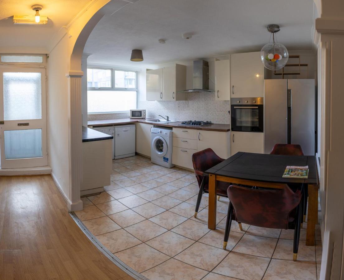 London - 4 Bed - Sleeps 8 - Garden - Pet Friendly Villa Buitenkant foto